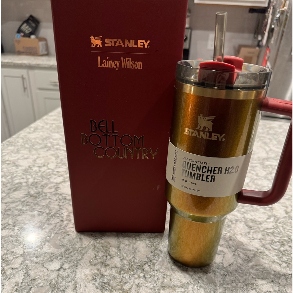 Lainey Wilson Stanley NWT